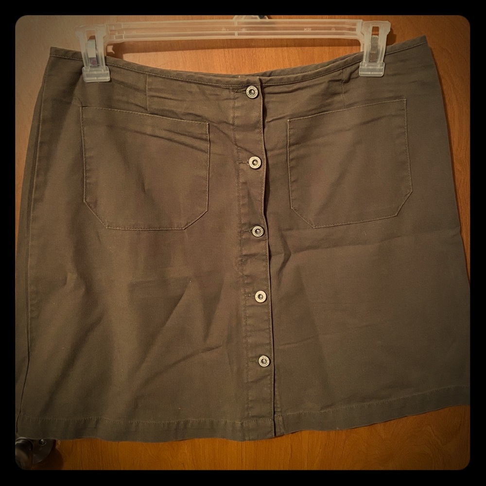 American Eagle Outfitters 14 button canvas skirt